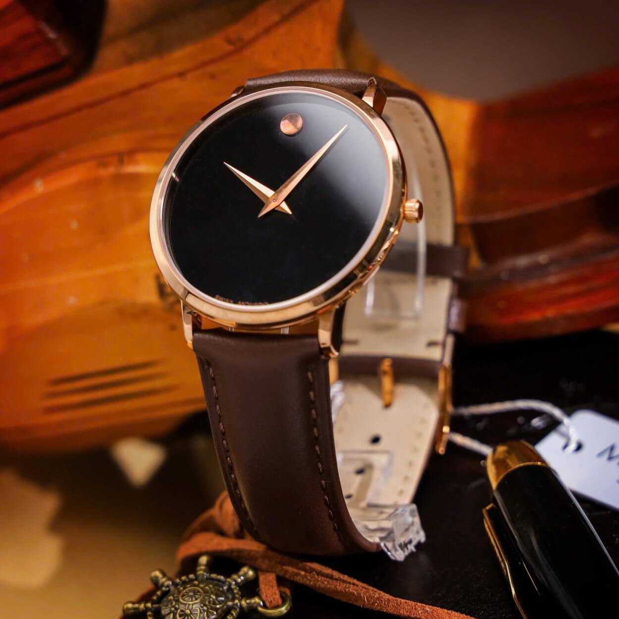 Đồng Hồ Nam Movado Dây Da Nâu Vỏ Rose Cao Cấp Size 40mm Máy Pin