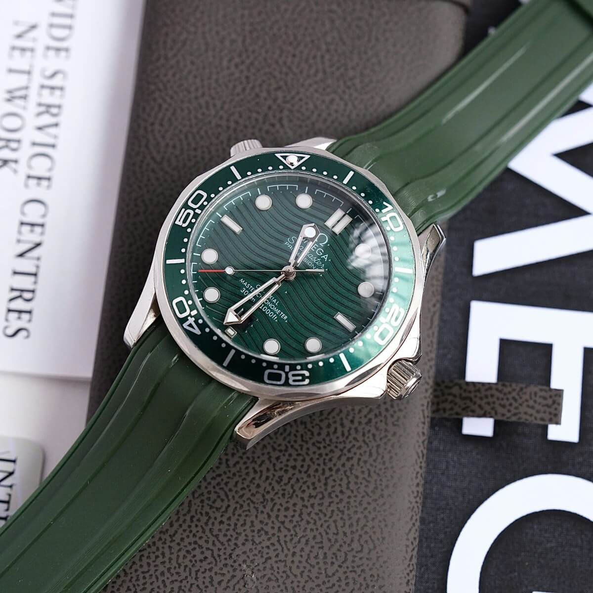 Đồng Hồ Nam Omega Seamaster Diver Automatic Dây Cao Su Đen Size 41mm - Vỏ Bạc Mặt Xanh Rêu