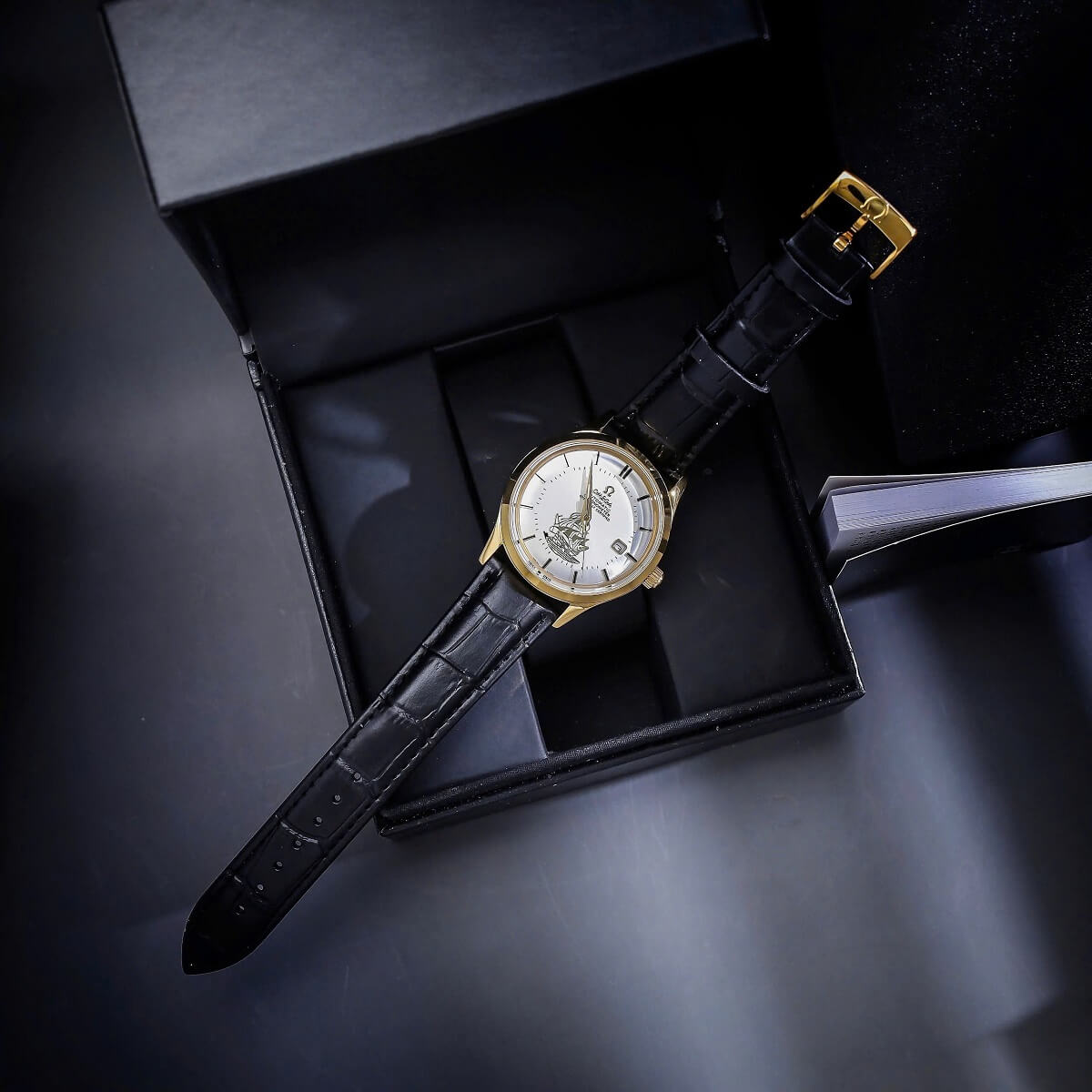 Đồng Hồ Nam Omega Thuyền Buồm Tự Động Dây Da Đen Vỏ Gold White Size 40mm