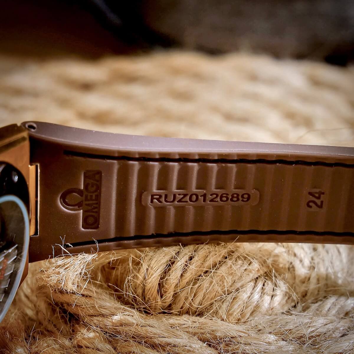 Đồng Hồ Nam Omega ConstellationTự Động Dây Cao Su Bọc Da Nâu Vỏ Vàng Size 40mm