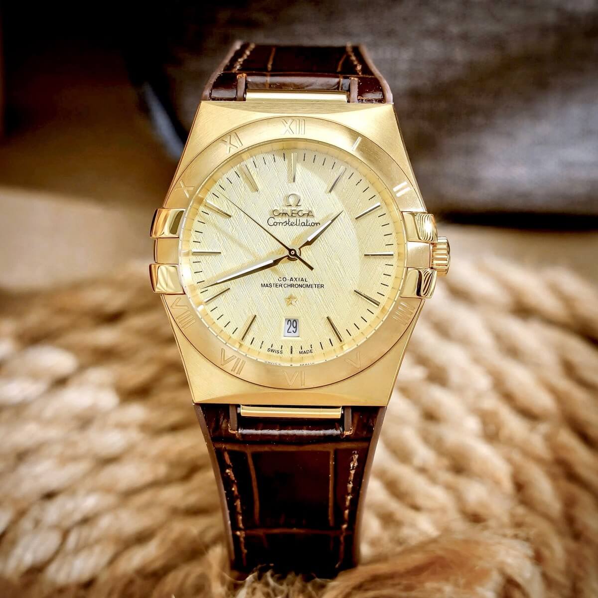 Đồng Hồ Nam Omega Constellation Tự Động Dây Cao Su Bọc Da Nâu Vỏ Vàng Size 40mm