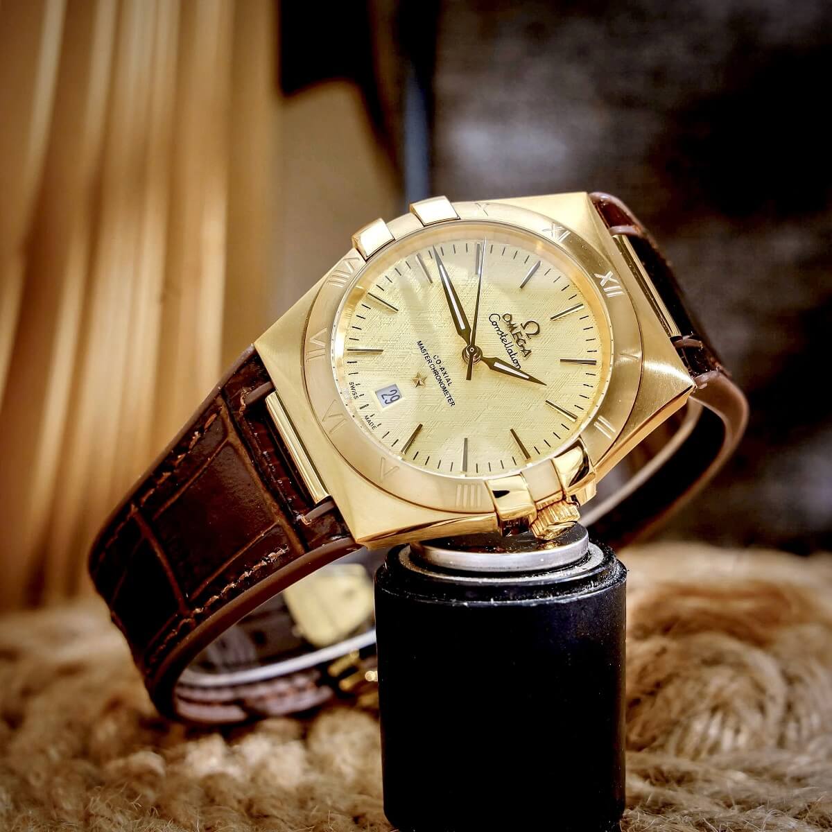 Đồng Hồ Nam Omega ConstellationTự Động Dây Cao Su Bọc Da Nâu Vỏ Vàng Size 40mm