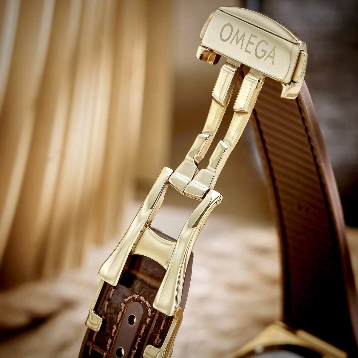 Đồng Hồ Nam Omega ConstellationTự Động Dây Cao Su Bọc Da Nâu Vỏ Vàng Size 40mm