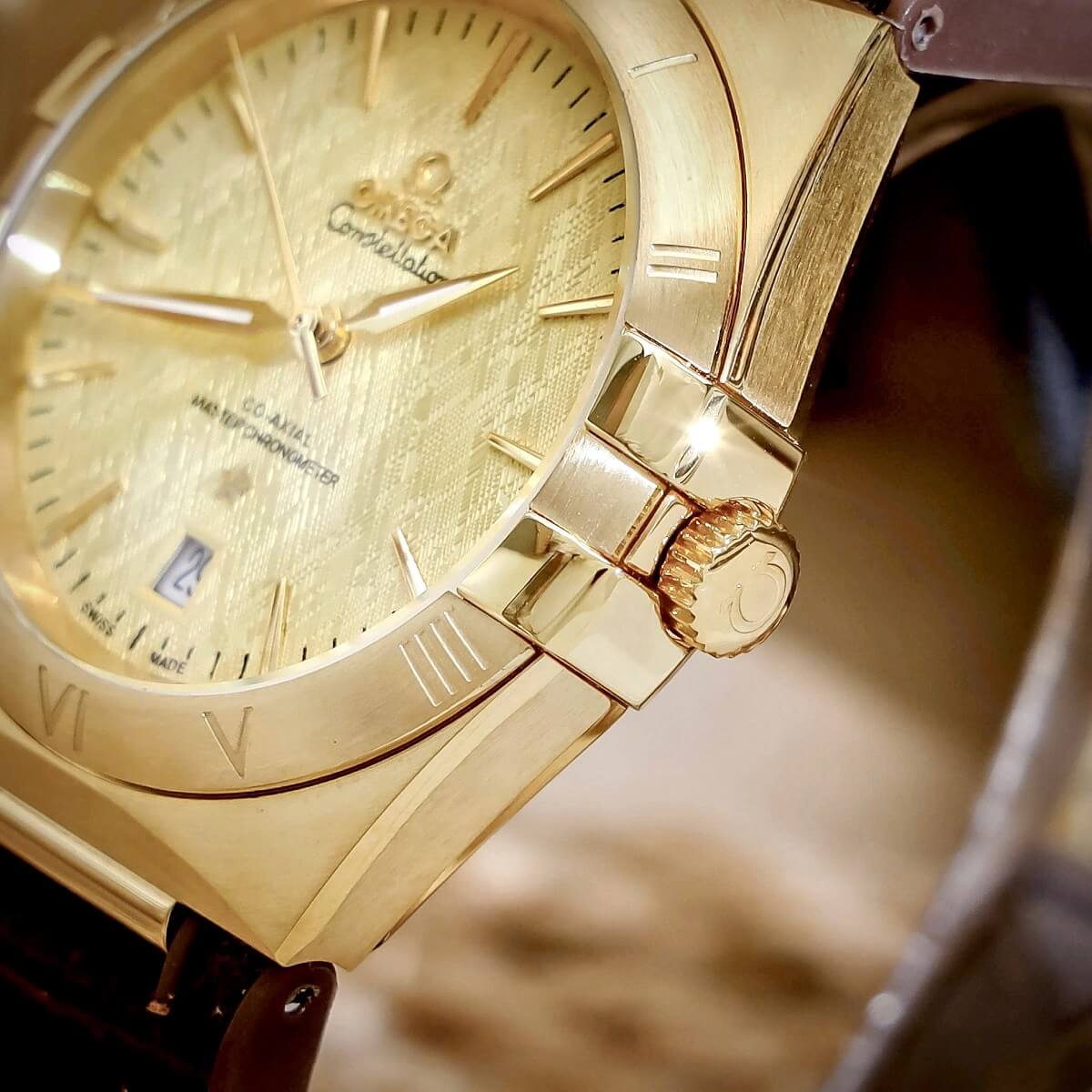 Đồng Hồ Nam Omega ConstellationTự Động Dây Cao Su Bọc Da Nâu Vỏ Vàng Size 40mm