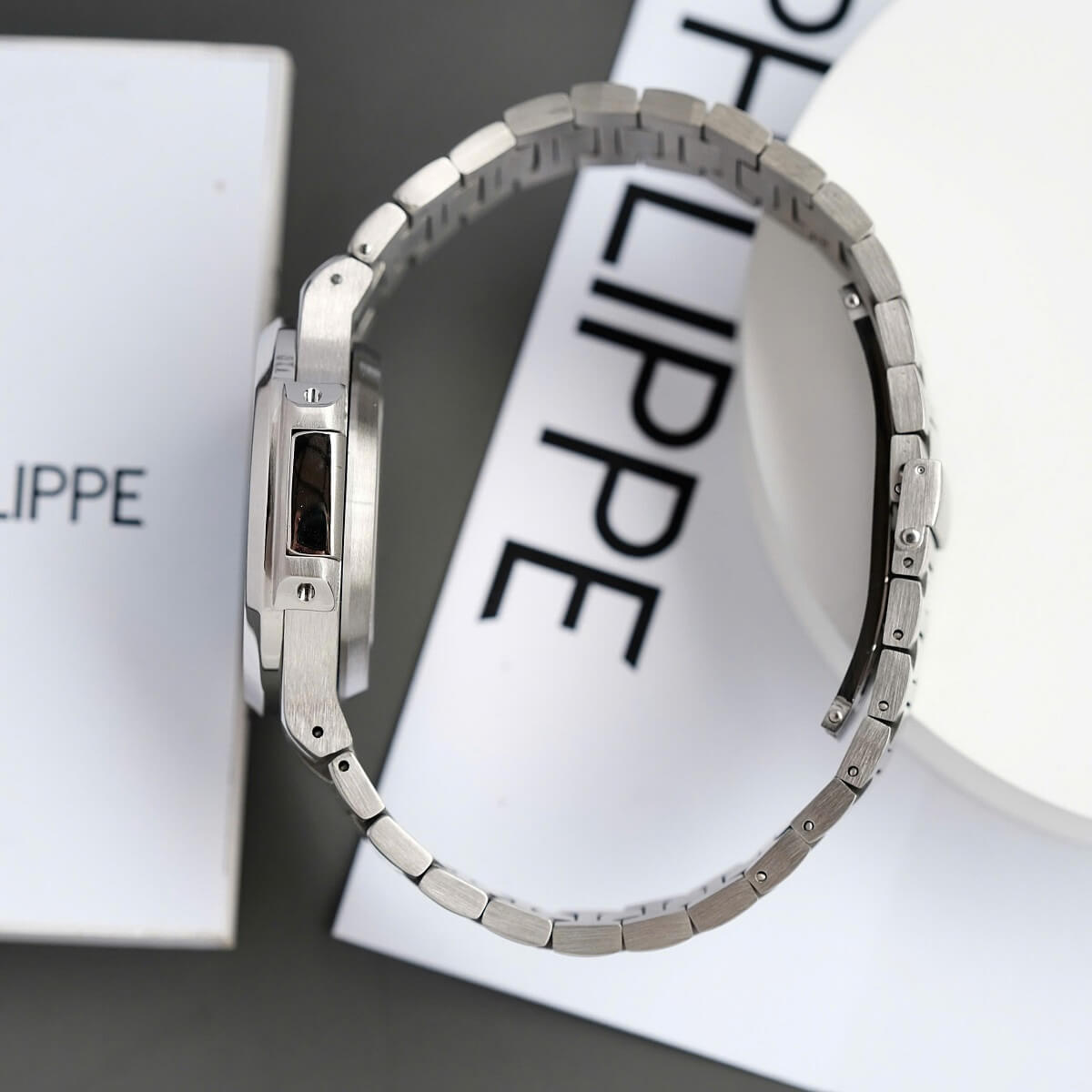 Đồng Hồ Nam Patek Philippe Nautilus 5711 Máy Tự Động Dây Bạc Mặt Đen Size 40mm