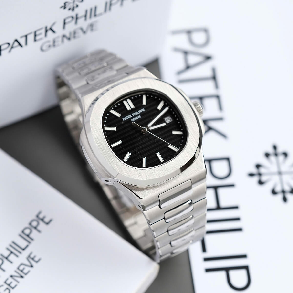 Đồng Hồ Nam Patek Philippe Nautilus 5711 Máy Tự Động Dây Bạc Mặt Đen Size 40mm