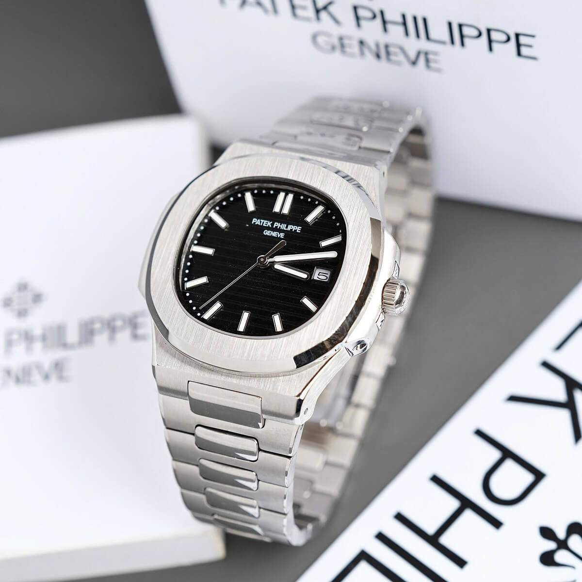 Đồng Hồ Nam Patek Philippe Nautilus 5711 Máy Tự Động Dây Bạc Mặt Đen Size 40mm
