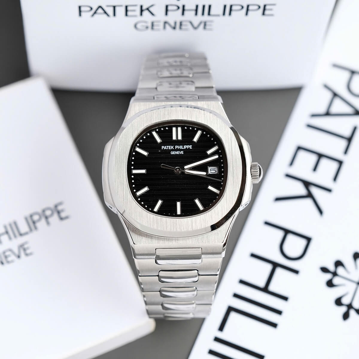 Đồng Hồ Nam Patek Philippe Nautilus 5711 Máy Tự Động Dây Bạc Mặt Đen Size 40mm