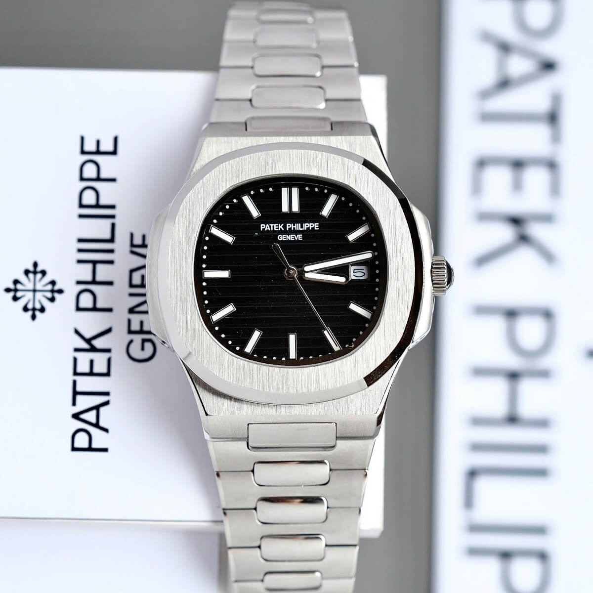 Đồng Hồ Nam Patek Philippe Nautilus 5711 Máy Tự Động Dây Bạc Mặt Đen Size 40mm