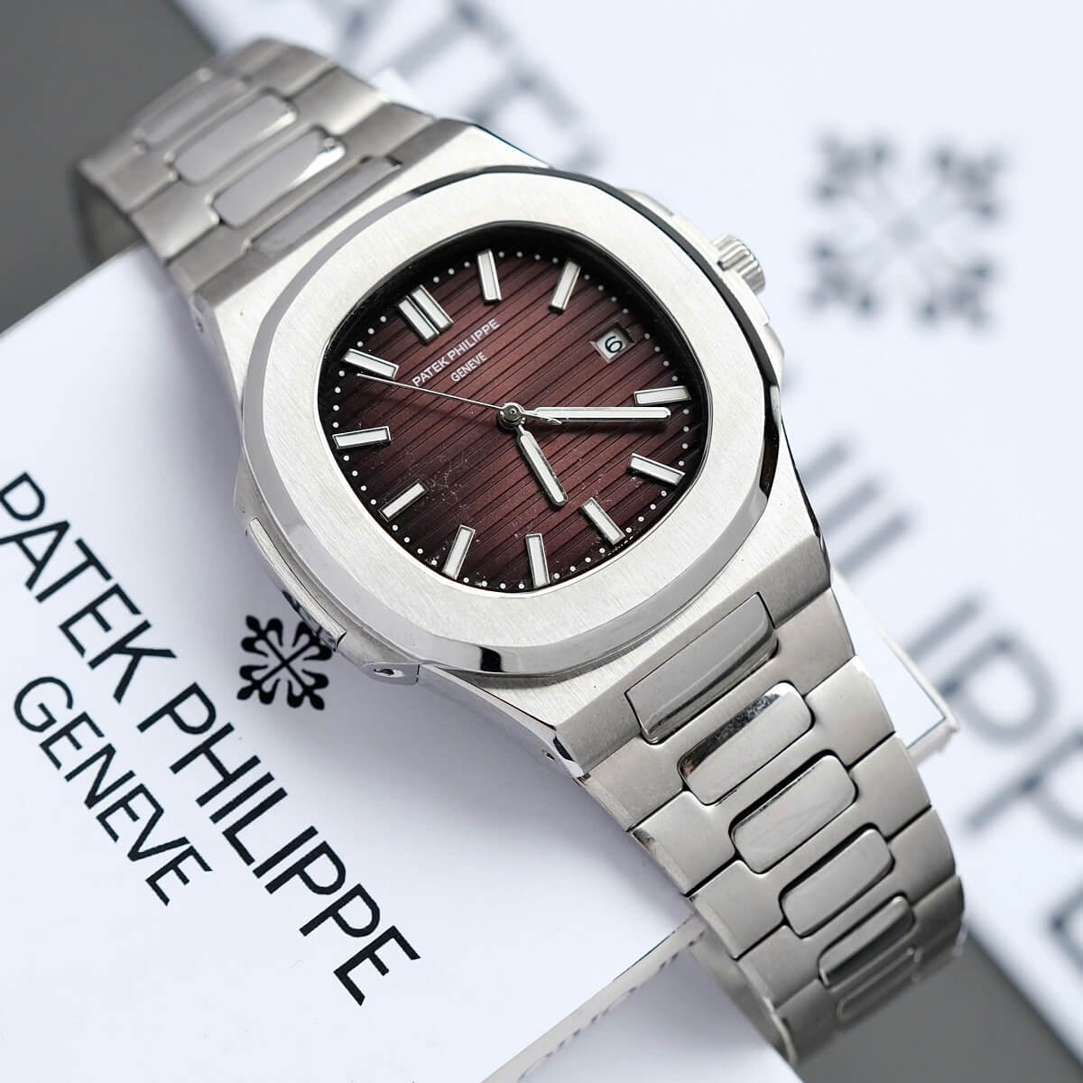 Đồng Hồ Nam Patek Philippe Nautilus 5711 Máy Tự Động Dây Bạc Mặt Nâu Size 40mm