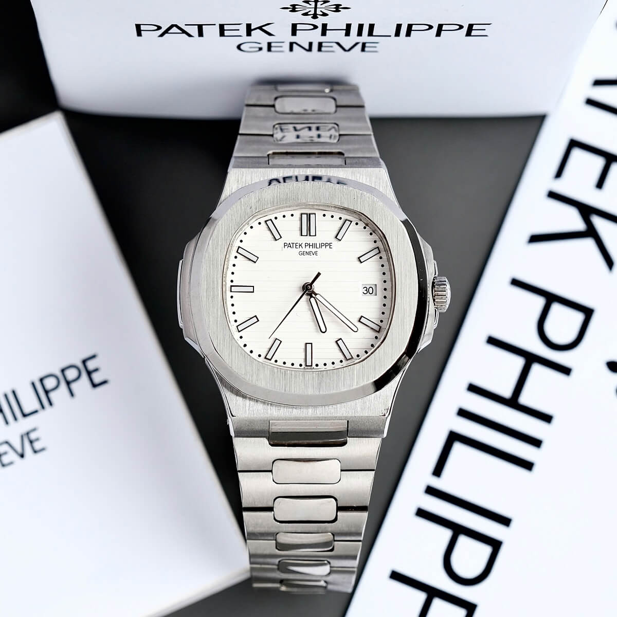 Đồng Hồ Nam Patek Philippe Nautilus 5711 Máy Tự Động Dây Bạc Mặt Trắng Size 40mm