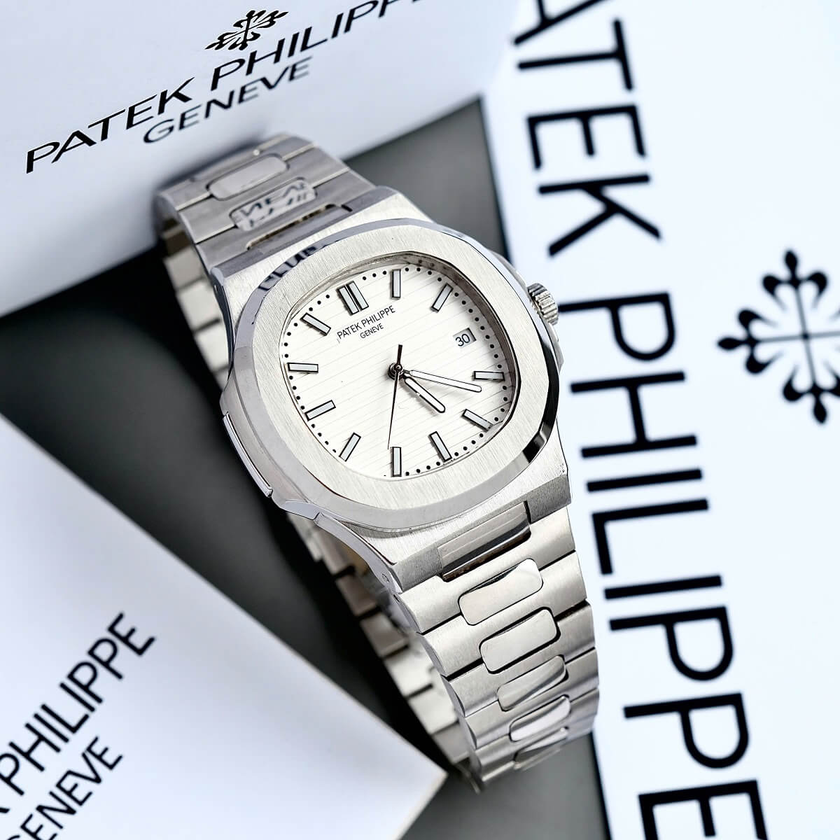 Đồng Hồ Nam Patek Philippe Nautilus 5711 Máy Tự Động Dây Bạc Mặt Trắng Size 40mm