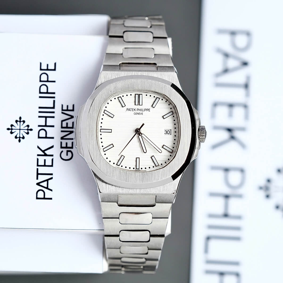 Đồng Hồ Nam Patek Philippe Nautilus 5711 Máy Tự Động Dây Bạc Mặt Trắng Size 40mm