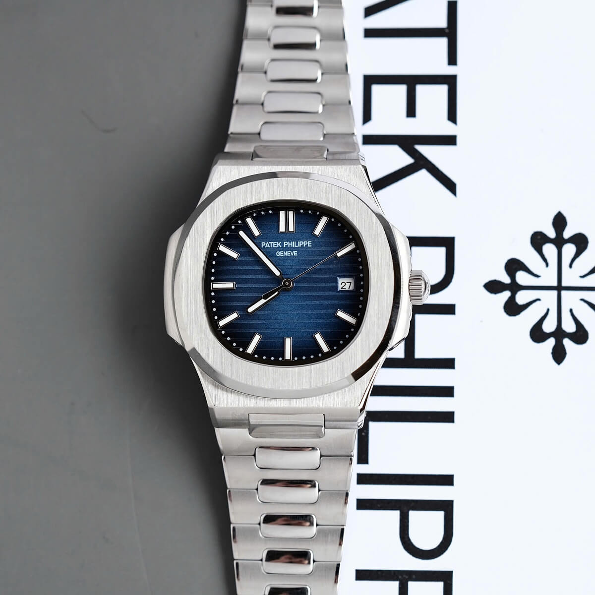 Đồng Hồ Nam Patek Philippe Nautilus 5711 Máy Tự Động Dây Bạc Mặt Xanh Dương Size 40mm