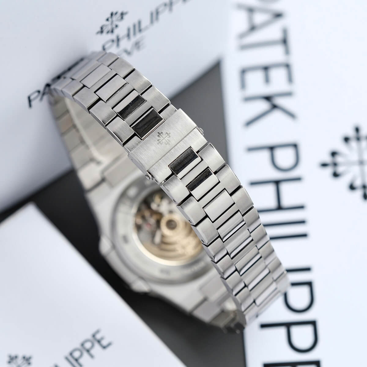 Đồng Hồ Nam Patek Philippe Nautilus 5711 Máy Tự Động Dây Bạc Mặt Xanh Dương Size 40mm