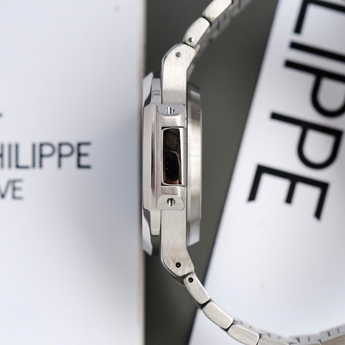 Đồng Hồ Nam Patek Philippe Nautilus 5711 Máy Tự Động Dây Bạc Mặt Xanh Dương Size 40mm