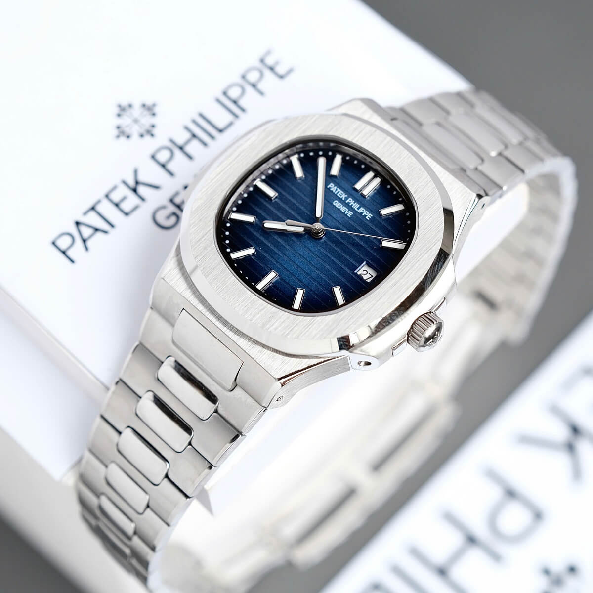 Đồng Hồ Nam Patek Philippe Nautilus 5711 Máy Tự Động Dây Bạc Mặt Xanh Dương Size 40mm