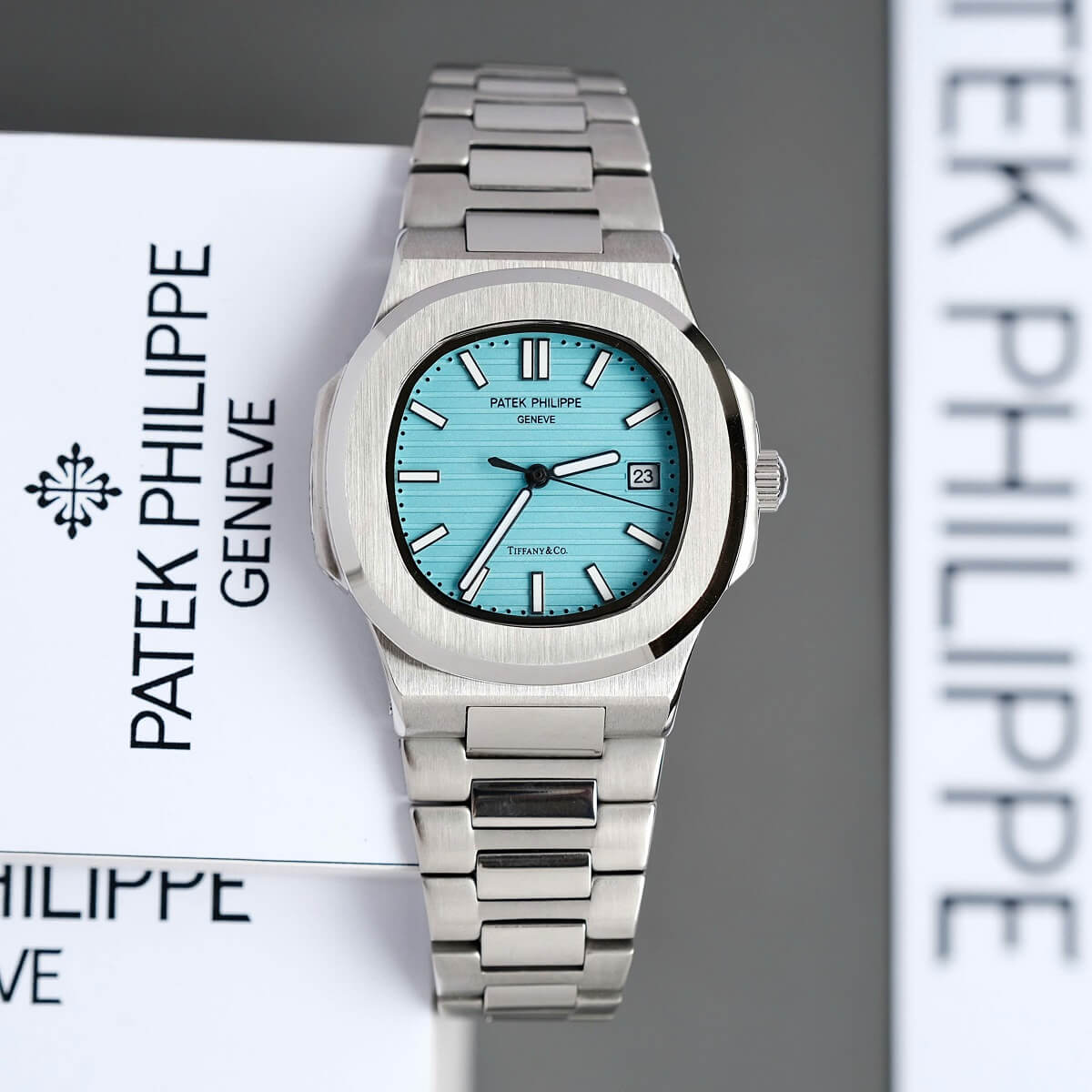 Đồng Hồ Nam Patek Philippe Nautilus 5711 Máy Tự Động Dây Bạc Mặt Xanh Mint Size 40mm