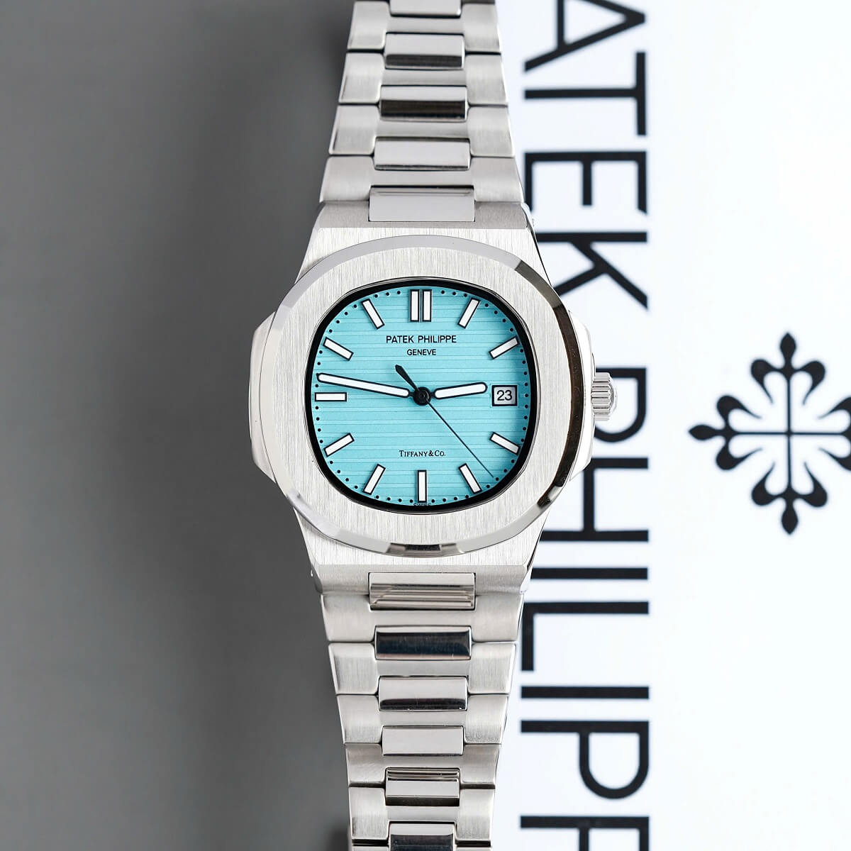 Đồng Hồ Nam Patek Philippe Nautilus 5711 Máy Tự Động Dây Bạc Mặt Xanh Mint Size 40mm