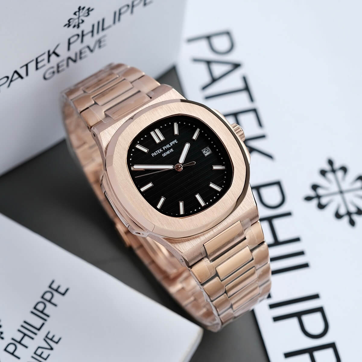 Đồng Hồ Nam Patek Philippe Nautilus 5711 Máy Tự Động Dây Rose Mặt Đen Size 40mm