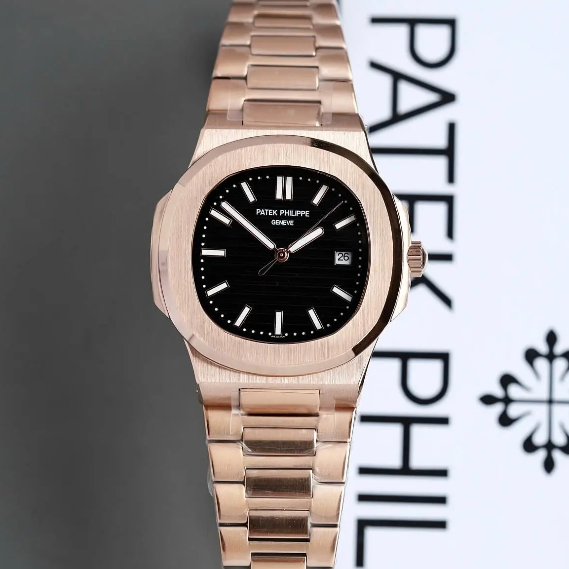 Đồng Hồ Nam Patek Philippe Nautilus 5711 Máy Tự Động Dây Rose Mặt Đen Size 40mm