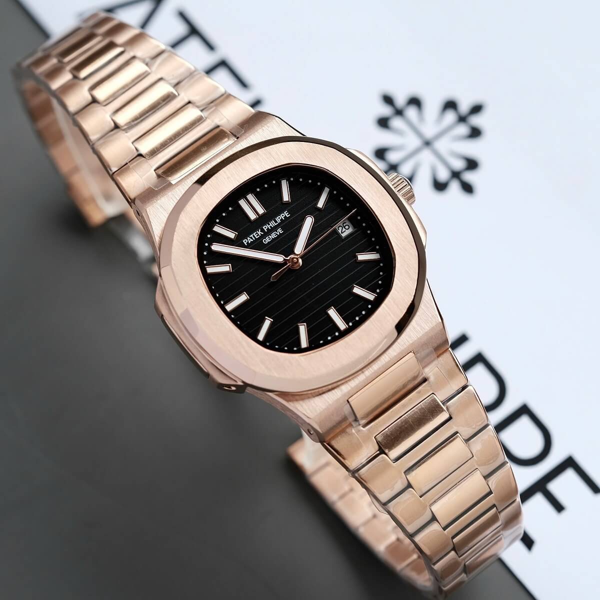 Đồng Hồ Nam Patek Philippe Nautilus 5711 Máy Tự Động Dây Rose Mặt Đen Size 40mm