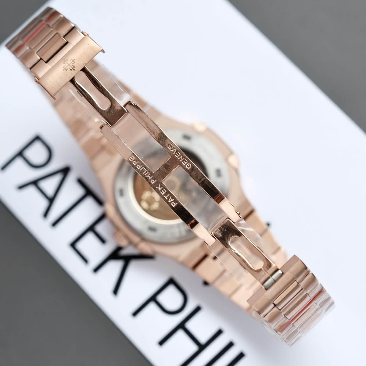 Đồng Hồ Nam Patek Philippe Nautilus 5711 Máy Tự Động Dây Rose Mặt Đen Size 40mm