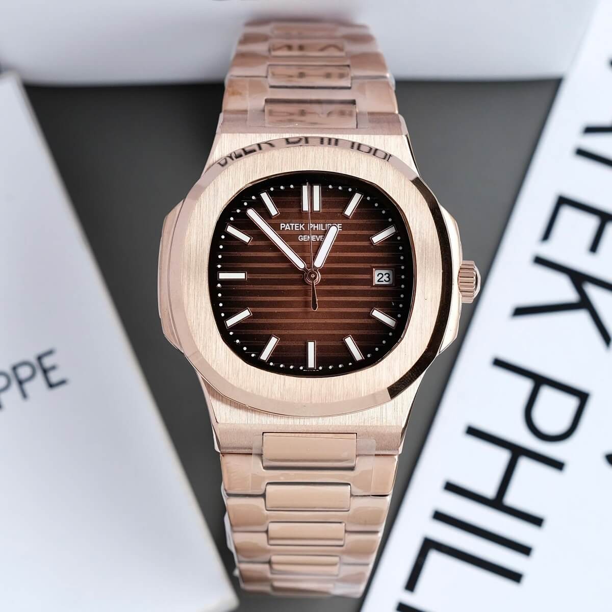 Đồng Hồ Nam Patek Philippe Nautilus 5711 Máy Tự Động Dây Rose Mặt Nâu Size 40mm