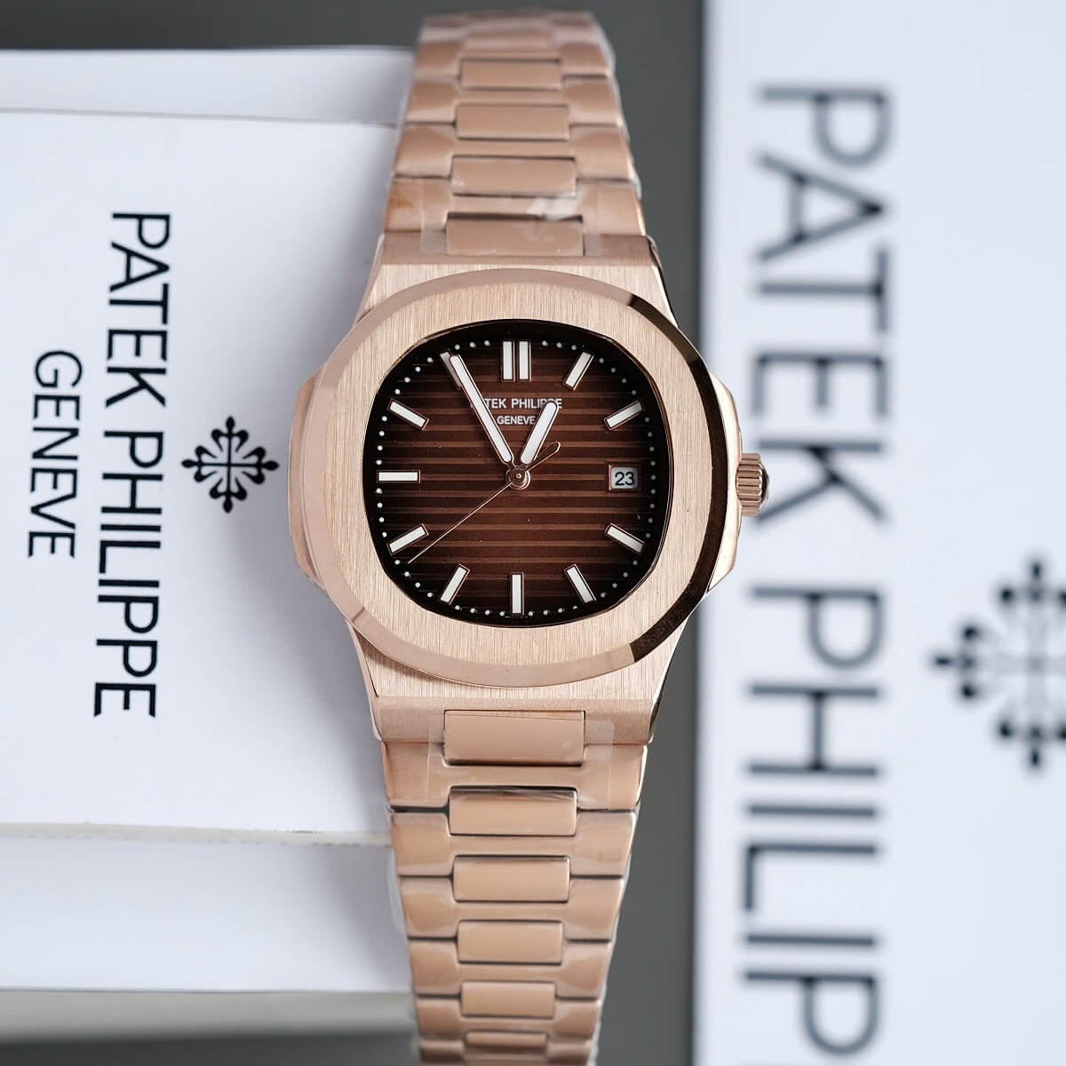 Đồng Hồ Nam Patek Philippe Nautilus 5711 Máy Tự Động Dây Rose Mặt Nâu Size 40mm
