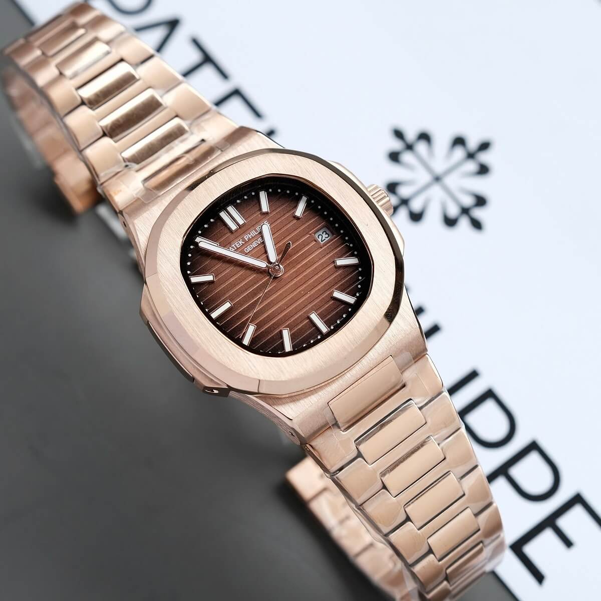 Đồng Hồ Nam Patek Philippe Nautilus 5711 Máy Tự Động Dây Rose Mặt Nâu Size 40mm