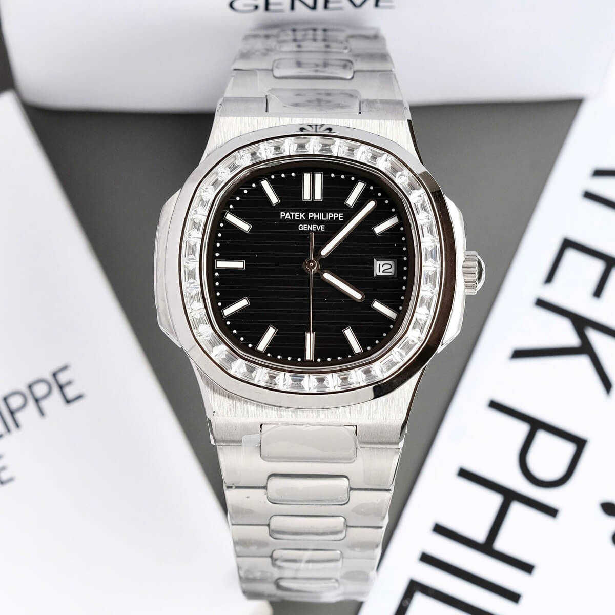 Đồng Hồ Nam Patek Philippe Nautilus 5711 Đính Đá Máy Tự Động Dây Silver Mặt Đen Size 40mm