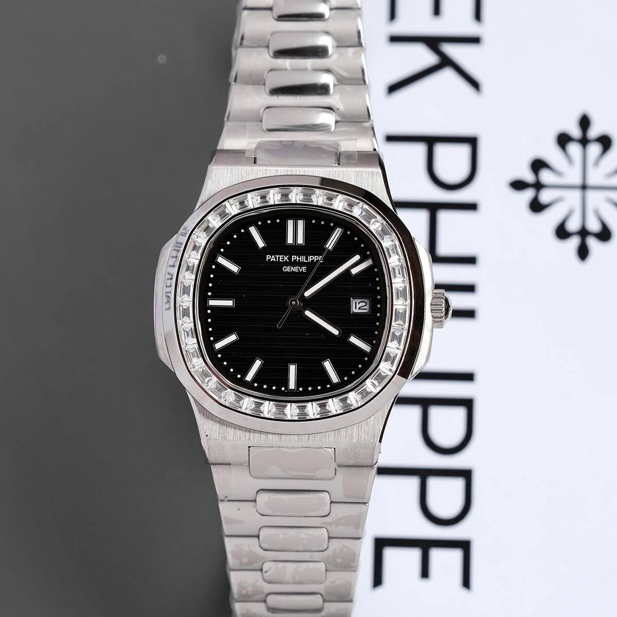 Đồng Hồ Nam Patek Philippe Nautilus 5711 Đính Đá Máy Tự Động Dây Silver Mặt Đen Size 40mm