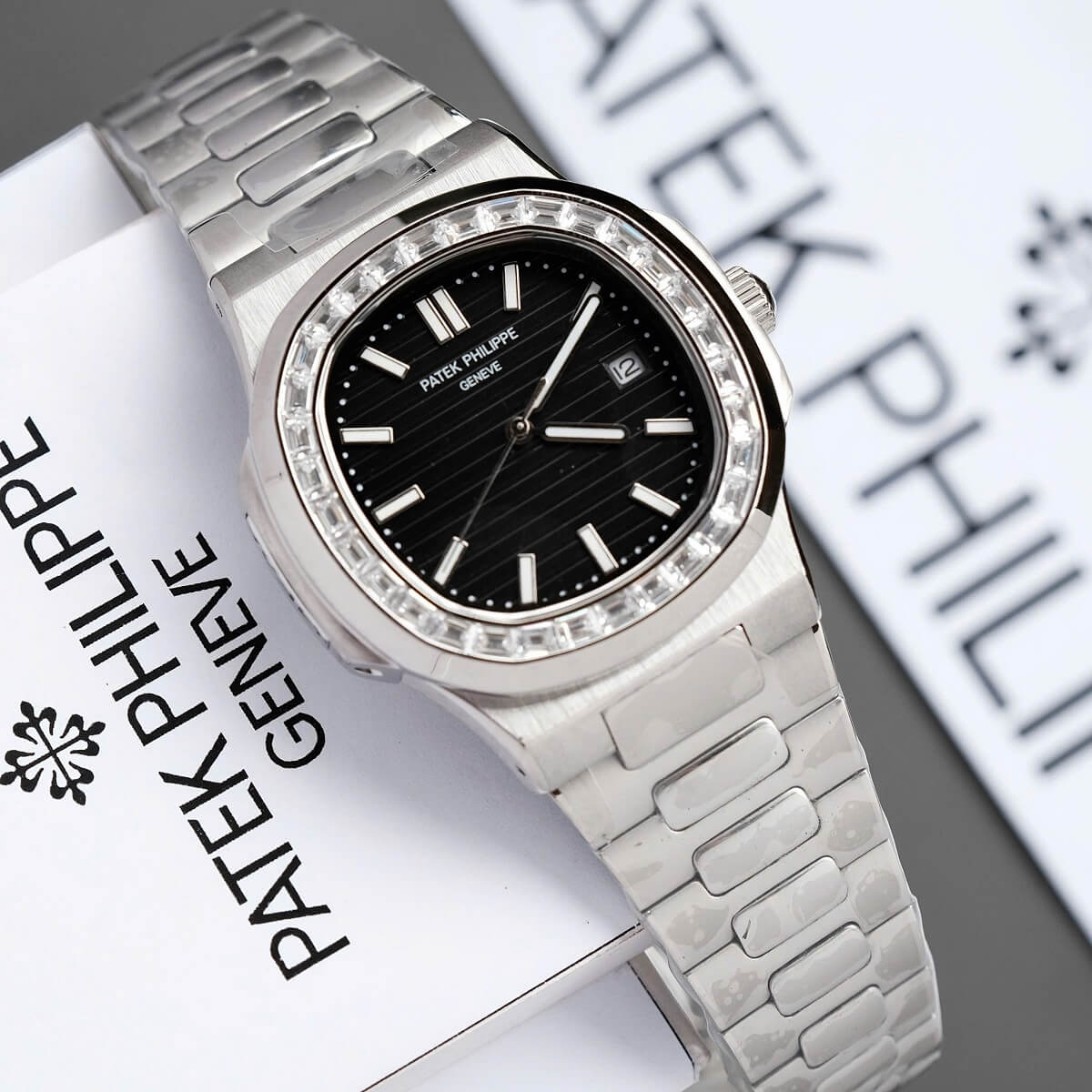 Đồng Hồ Nam Patek Philippe Nautilus 5711 Đính Đá Máy Tự Động Dây Silver Mặt Đen Size 40mm
