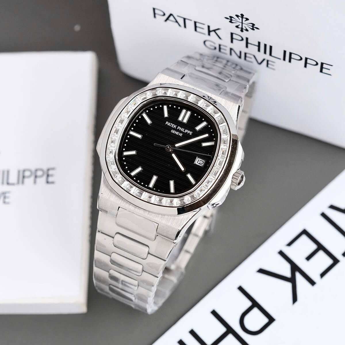 Đồng Hồ Nam Patek Philippe Nautilus 5711 Đính Đá Máy Tự Động Dây Silver Mặt Đen Size 40mm
