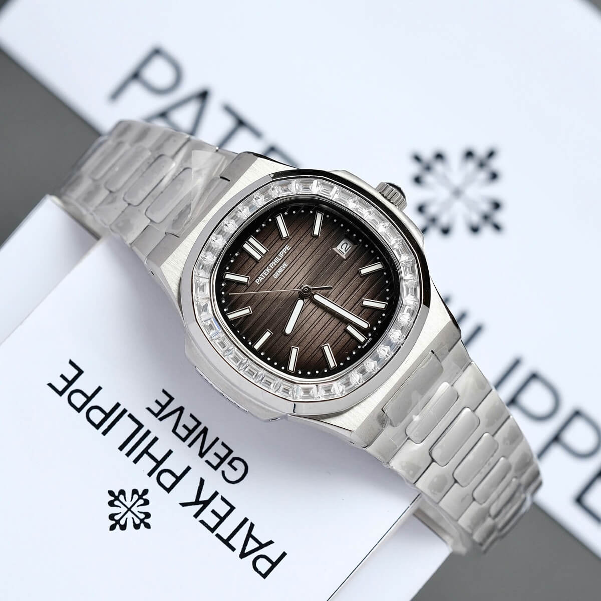 Đồng Hồ Nam Patek Philippe Nautilus 5711 Đính Đá Máy Tự Động Dây Silver Mặt Xám Size 40mm