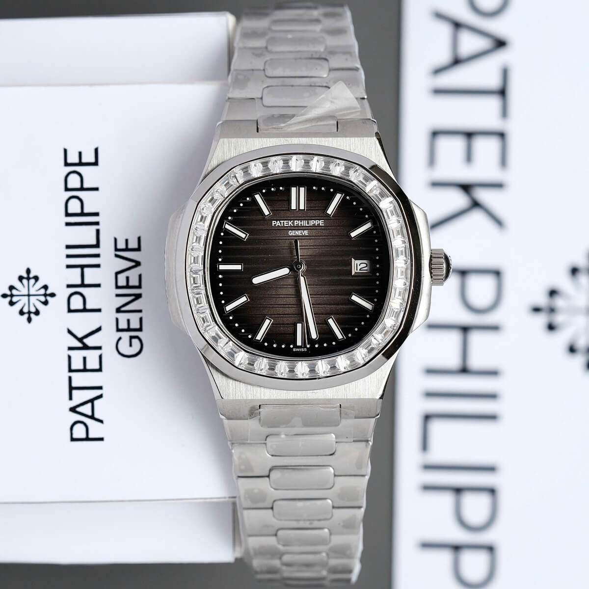 Đồng Hồ Nam Patek Philippe Nautilus 5711 Đính Đá Máy Tự Động Dây Silver Mặt Xám Size 40mm