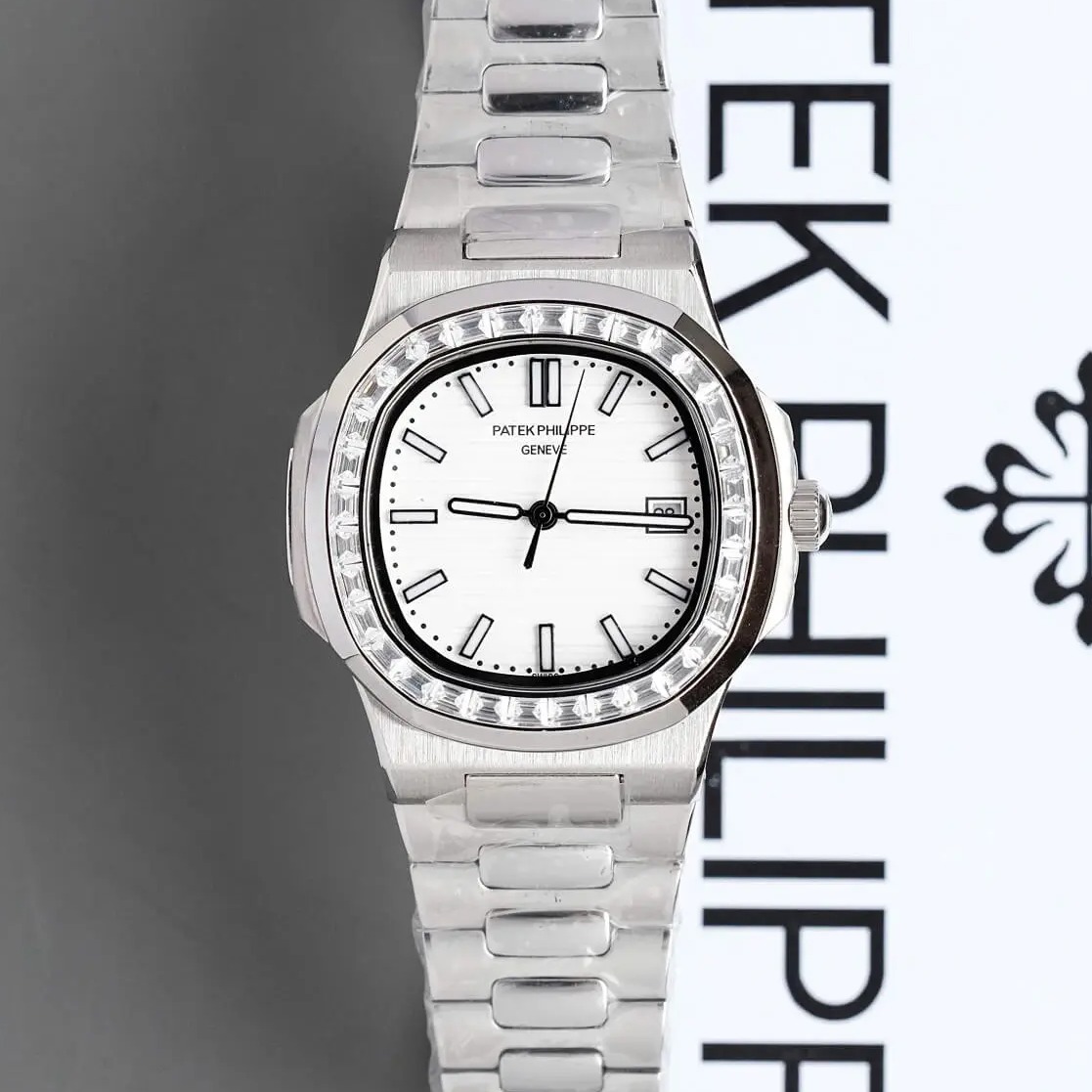 Đồng Hồ Nam Patek Philippe Nautilus 5711 Đính Đá Máy Tự Động Dây Silver Mặt Trắng Size 40mm