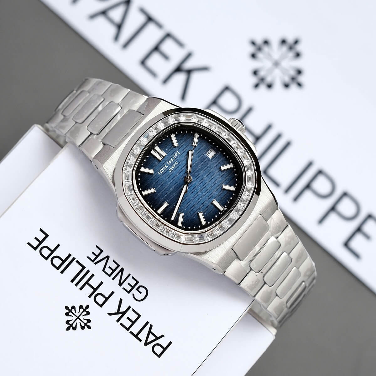 Đồng Hồ Nam Patek Philippe Nautilus 5711 Đính Đá Máy Tự Động Dây Silver Mặt Xanh Dương Size 40mm