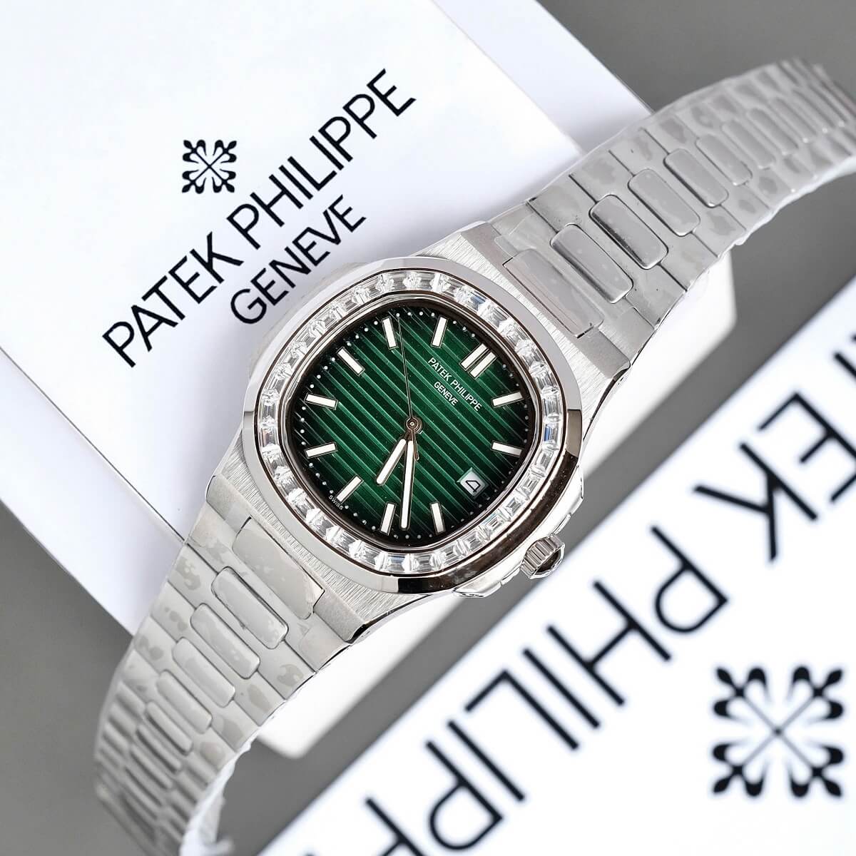 Đồng Hồ Nam Patek Philippe Nautilus 5711 Đính Đá Máy Tự Động Dây Silver Mặt Xanh Lá Size 40mm