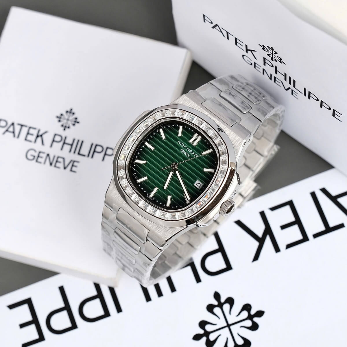 Đồng Hồ Nam Patek Philippe Nautilus 5711 Đính Đá Máy Tự Động Dây Silver Mặt Xanh Lá Size 40mm