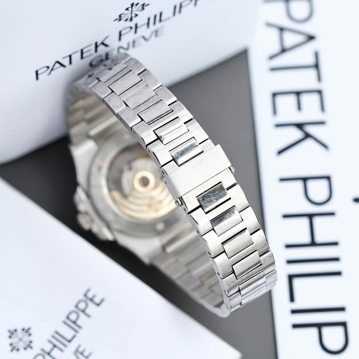 Đồng Hồ Nam Patek Philippe Nautilus 5711 Đính Đá Máy Tự Động Dây Silver Mặt Xanh Lá Size 40mm