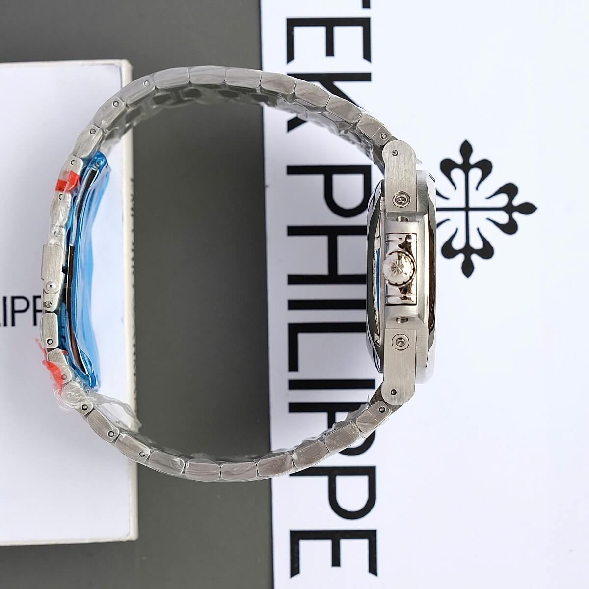 Đồng Hồ Nam Patek Philippe Nautilus 5726 Máy Tự Động Dây Silver Mặt Đen Size 40mm