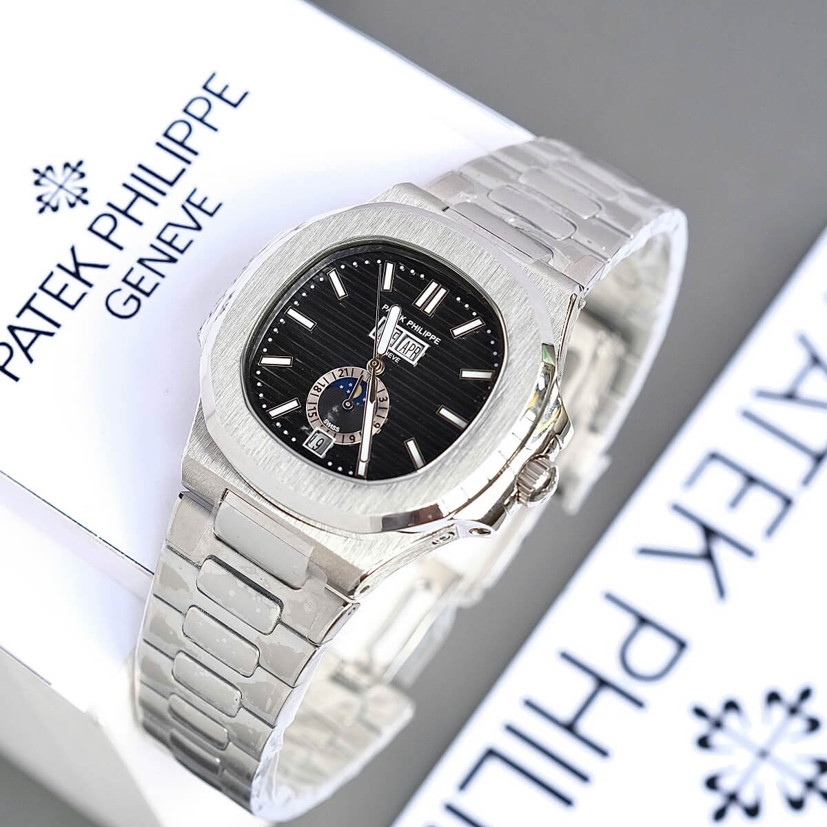 Đồng Hồ Nam Patek Philippe Nautilus 5726 Máy Tự Động Dây Silver Mặt Đen Size 40mm