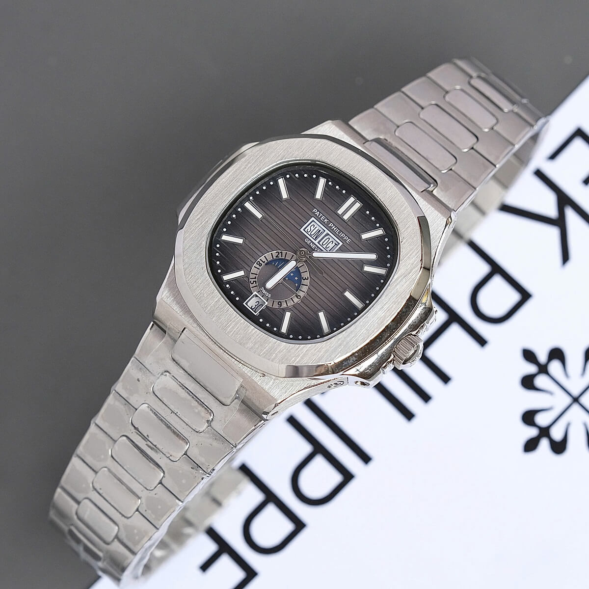 Đồng Hồ Nam Patek Philippe Nautilus 5726 Máy Tự Động Dây Silver Mặt Xám Size 40mm