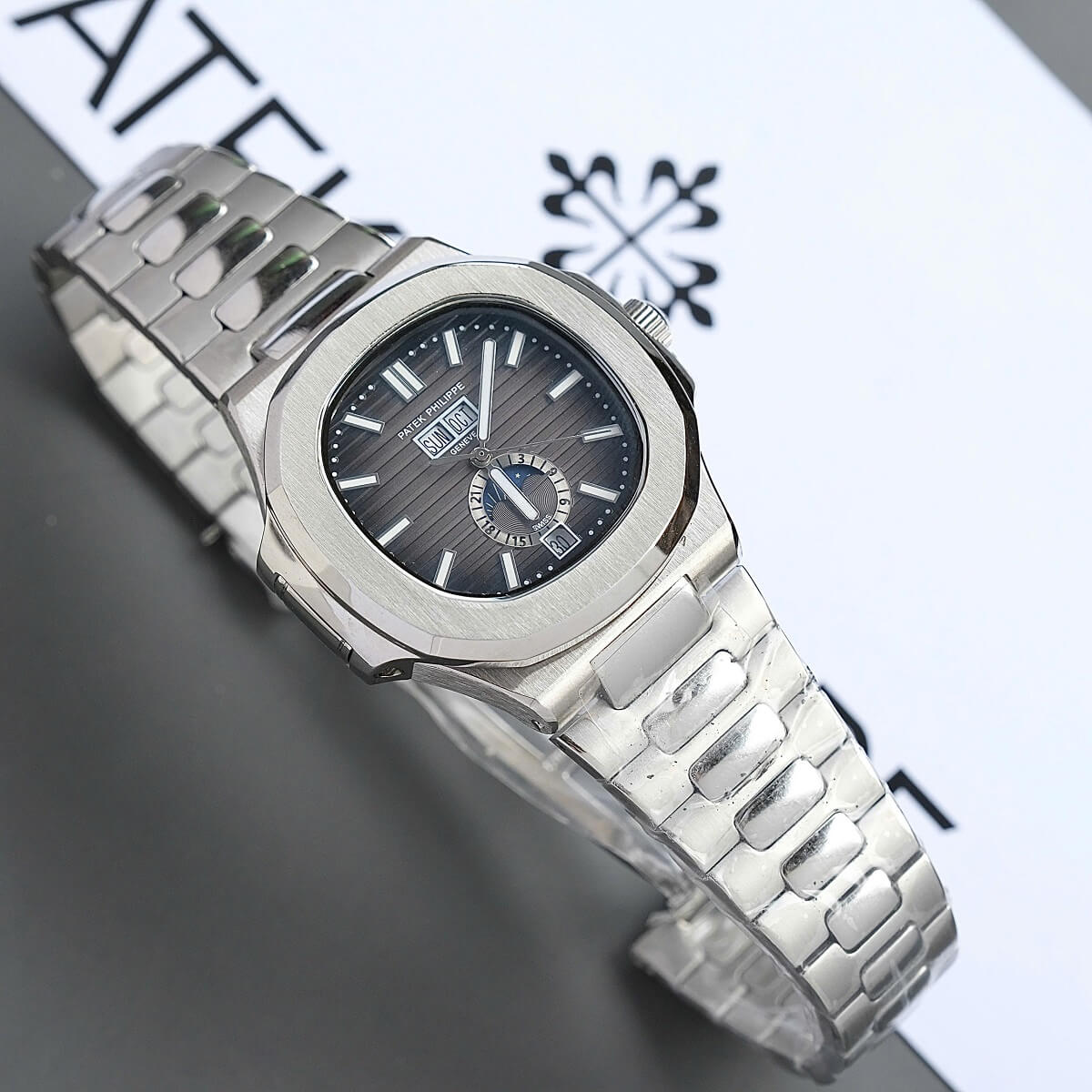 Đồng Hồ Nam Patek Philippe Nautilus 5726 Máy Tự Động Dây Silver Mặt Xám Size 40mm