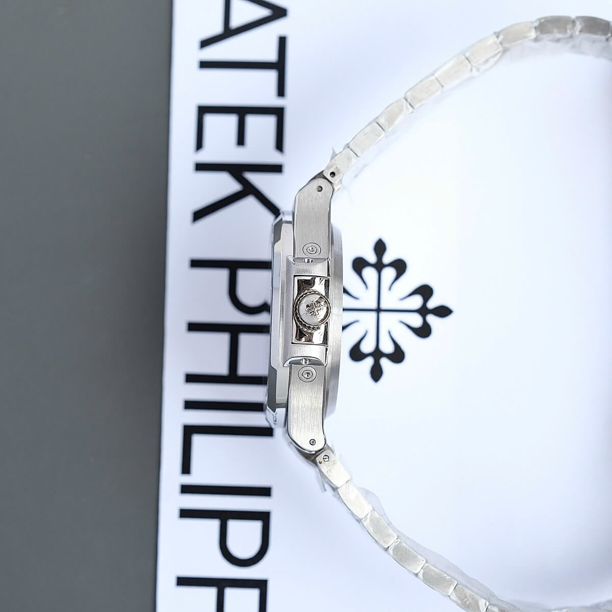 Đồng Hồ Nam Patek Philippe Nautilus 5726 Máy Tự Động Dây Silver Mặt Xám Size 40mm