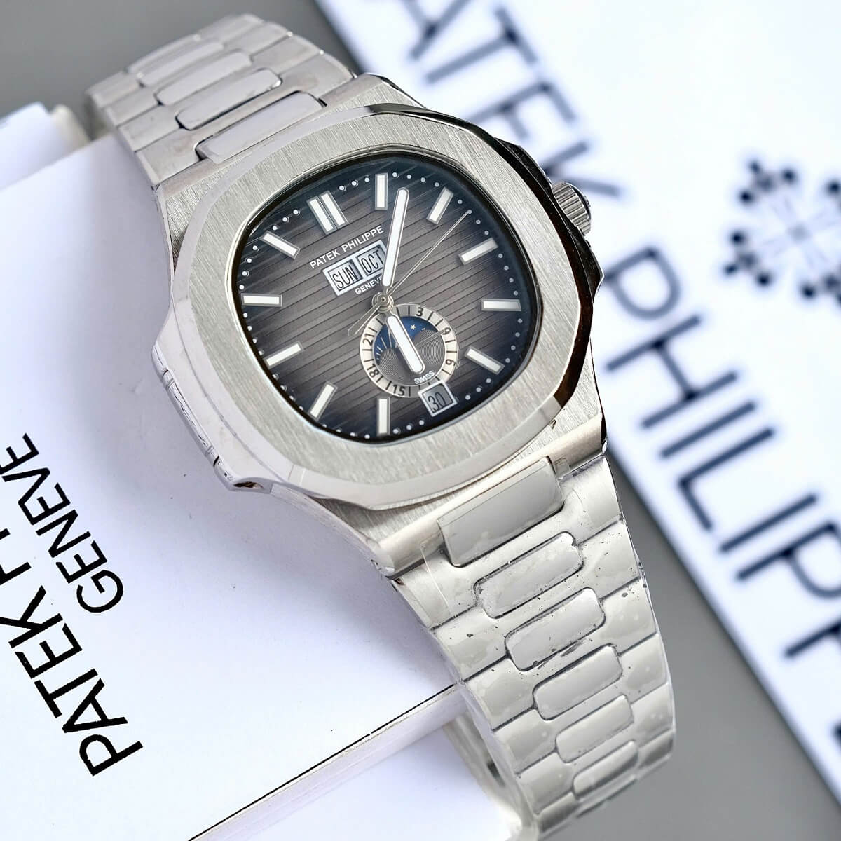 Đồng Hồ Nam Patek Philippe Nautilus 5726 Máy Tự Động Dây Silver Mặt Xám Size 40mm