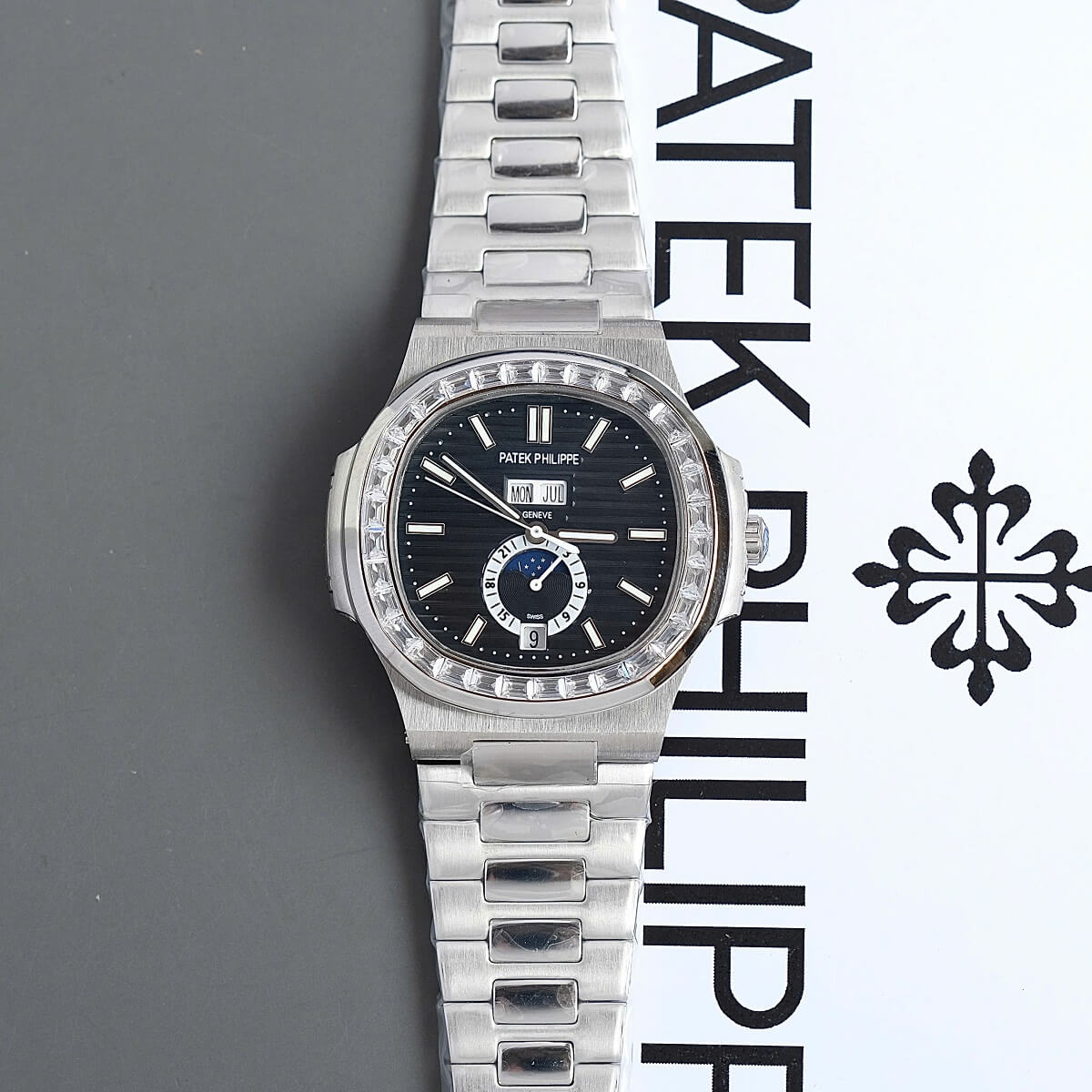 Đồng Hồ Nam Patek Philippe Nautilus 5726 Đính Đá Máy Tự Động Dây Silver Mặt Đen Size 40mm