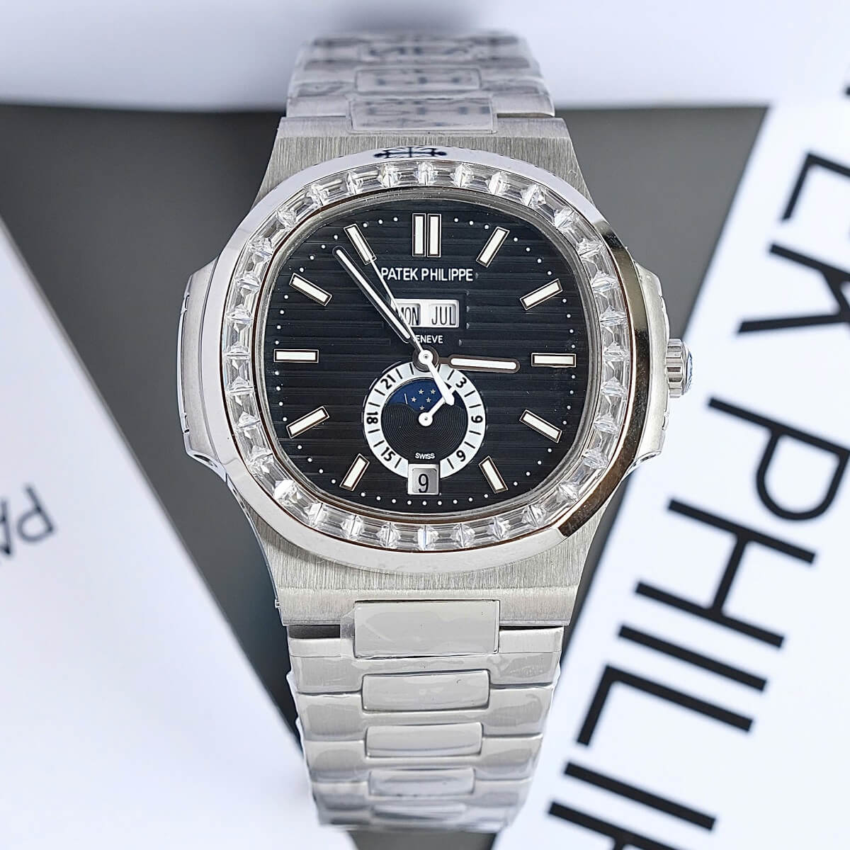 Đồng Hồ Nam Patek Philippe Nautilus 5726 Đính Đá Máy Tự Động Dây Silver Mặt Đen Size 40mm