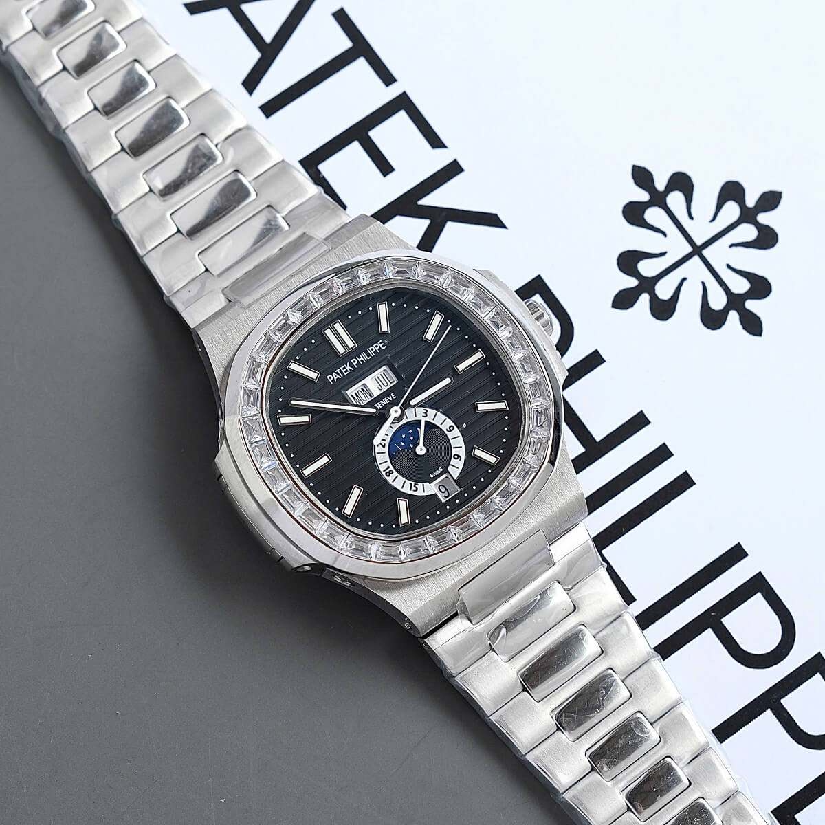 Đồng Hồ Nam Patek Philippe Nautilus 5726 Đính Đá Máy Tự Động Dây Silver Mặt Đen Size 40mm